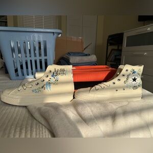Embroidered Vintage High-Top Converse